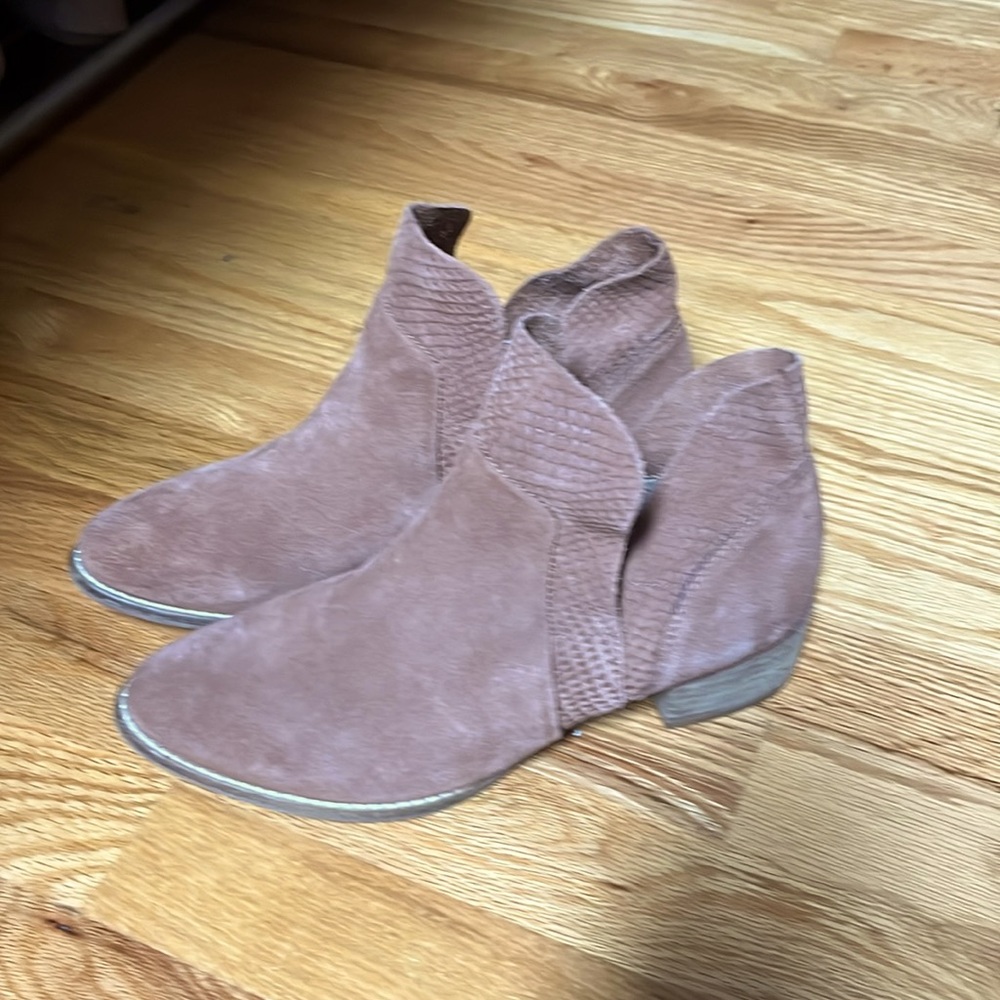 NWOT Worn Once In Store! Seychelles Cooper Brown Ankle Bootie